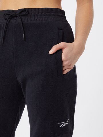 Slimfit Pantaloni sportivi di Reebok in nero