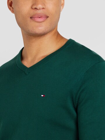 TOMMY HILFIGER Pulóver 'ESSENTIAL' - zöld
