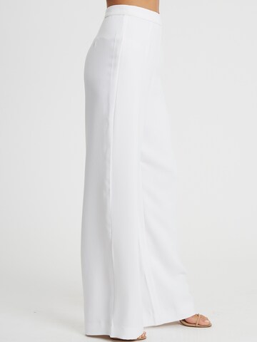 Tussah - Pierna ancha Pantalón 'Milly' en blanco