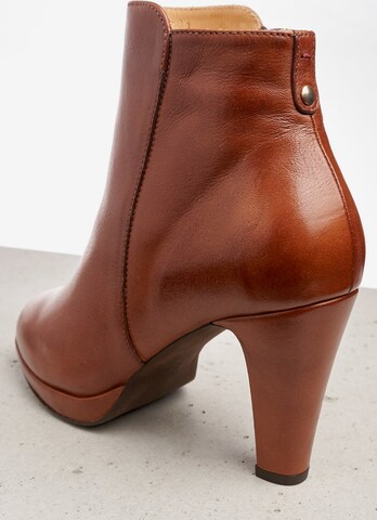 LLOYD Ankle Boots in Brown