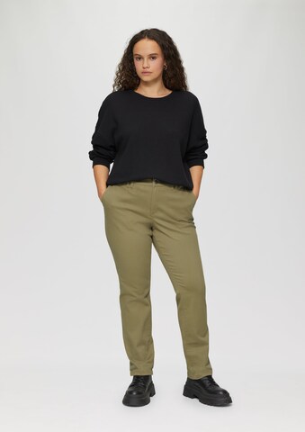 Coupe slim Pantalon chino QS en vert : devant