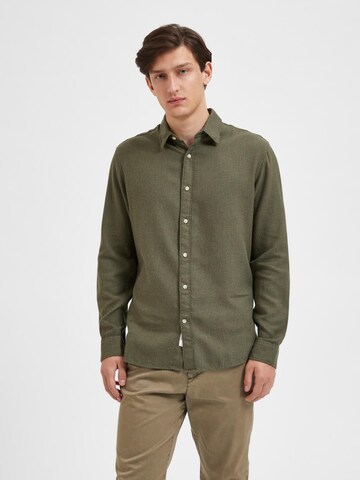 Coupe regular Chemise 'ROBIN' SELECTED HOMME en vert : devant