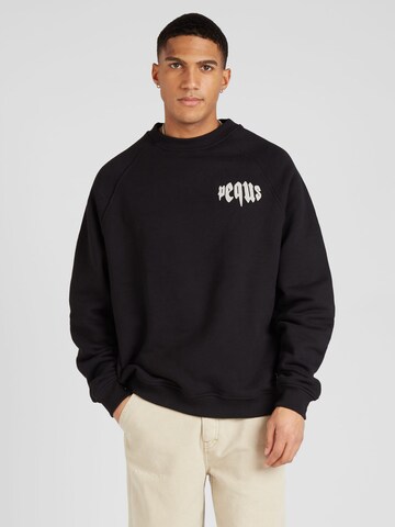 Pequs Sweatshirt 'Mythic' i svart: framsida