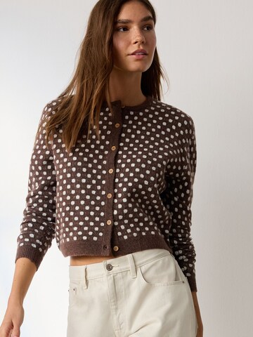 Next Strickjacke in Braun: Vorderseite