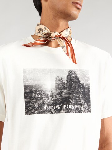MUSTANG - Camiseta 'Austin' en blanco