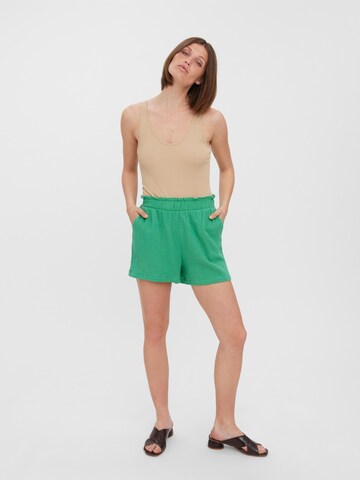 VERO MODA tavaline Püksid 'NATALI', värv roheline