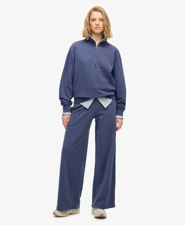 Superdry Sweatshirt 'Essential' in Blauw: voorkant