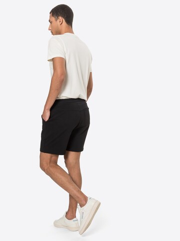 FARAH Regular Shorts 'DURRINGTON' in Schwarz