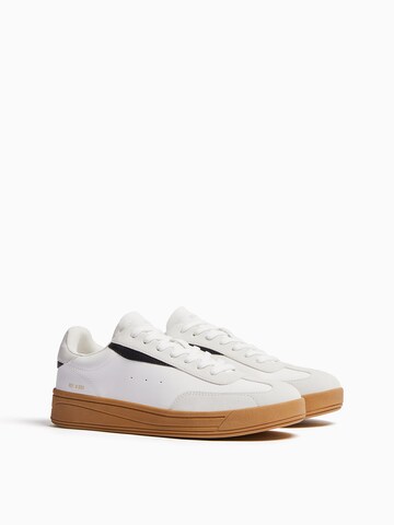 Bershka Sneaker in Mischfarben