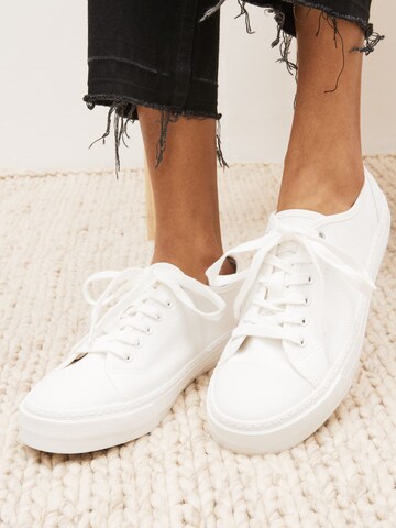 Next - Zapatillas deportivas bajas 'Forever Comfort®' en blanco