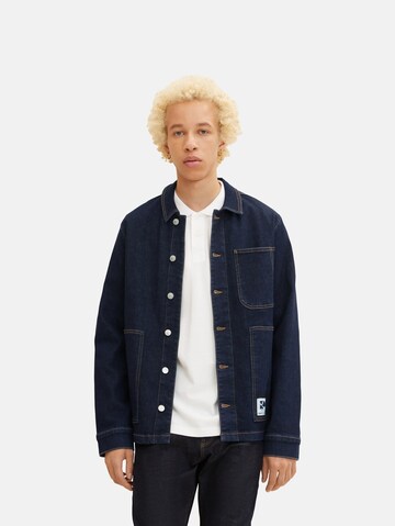 TOM TAILOR DENIM Välikausitakki värissä sininen: edessä