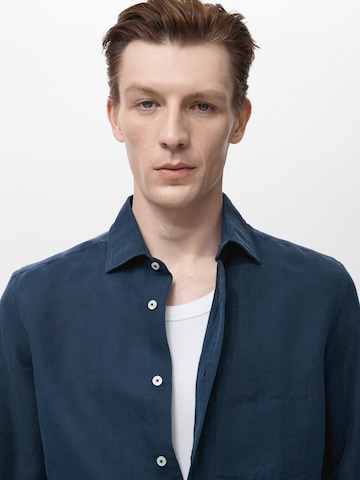 MANGO MAN Regular fit Риза 'AVISPA' в синьо