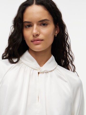 TOMMY HILFIGER - Blusa en blanco