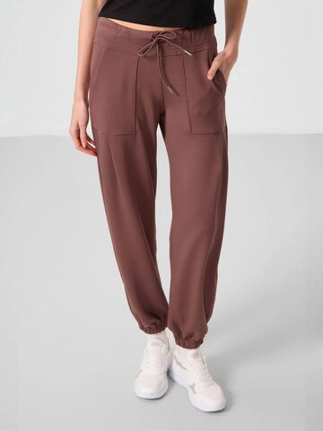 Tommy Life Hose 'Hose' in Braun: Vorderseite