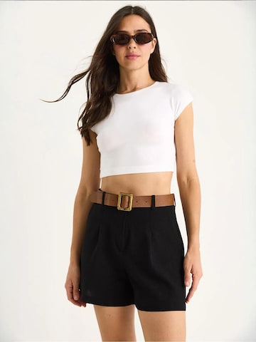regular Pantaloni con pieghe di Bianco Lucci in nero