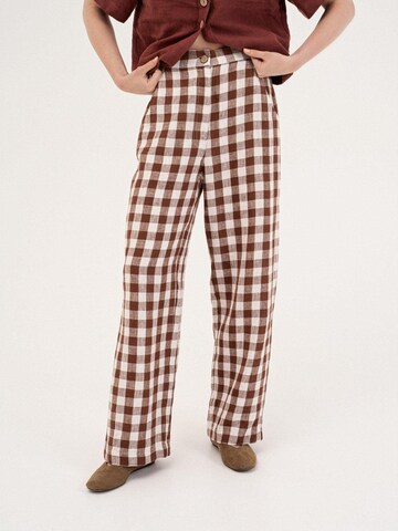 regular Pantaloni con piega frontale 'Barbora' di AmourLinen in marrone: frontale