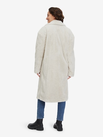 Amber & June Between-seasons coat in Beige