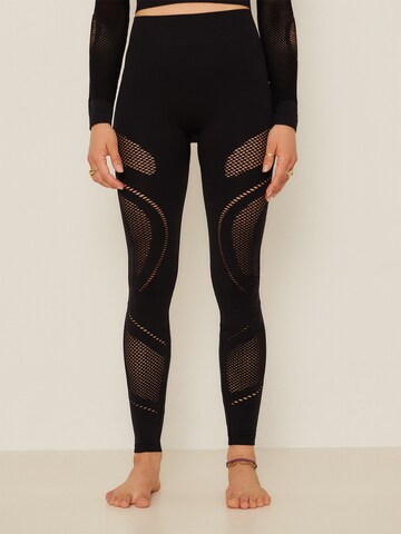 ABOUT YOU x Sofia Tsakiridou Skinny Leggings 'Nia' in Zwart