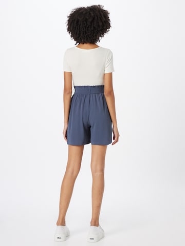 PIECES Loosefit Shorts 'Avery' in Blau