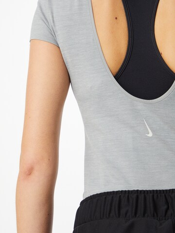 NIKE - Camisa funcionais 'ONE' em cinzento