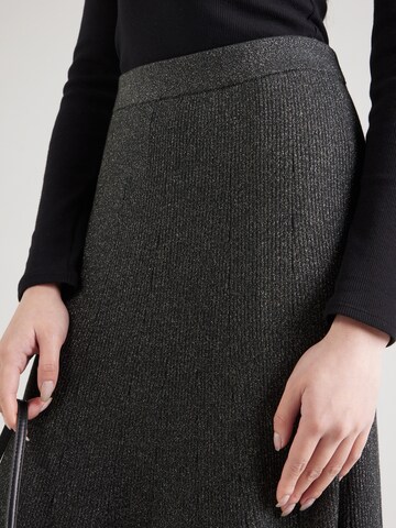 Banana Republic Skirt in Black