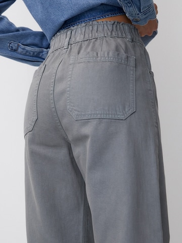 Loosefit Jeans di Pull&Bear in grigio