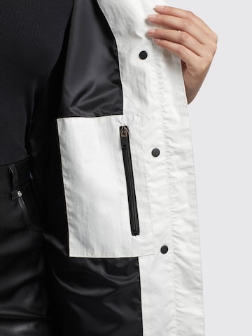 khujo Функционално палто 'Alecia2' в бяло