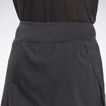 Reebok - Falda deportiva en negro