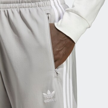 regular Pantaloni 'Adicolor Classics Firebird' di ADIDAS ORIGINALS in grigio