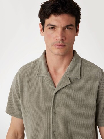 GUESS Regular Fit Hemd in Grün