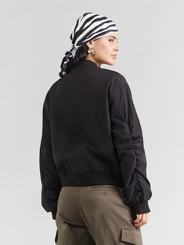 VERO MODA Φθινοπωρινό και ανοιξιάτικο μπουφάν 'VMNORMA' σε μαύρο