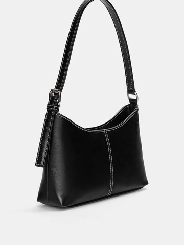 Pull&Bear Schultertasche in Schwarz