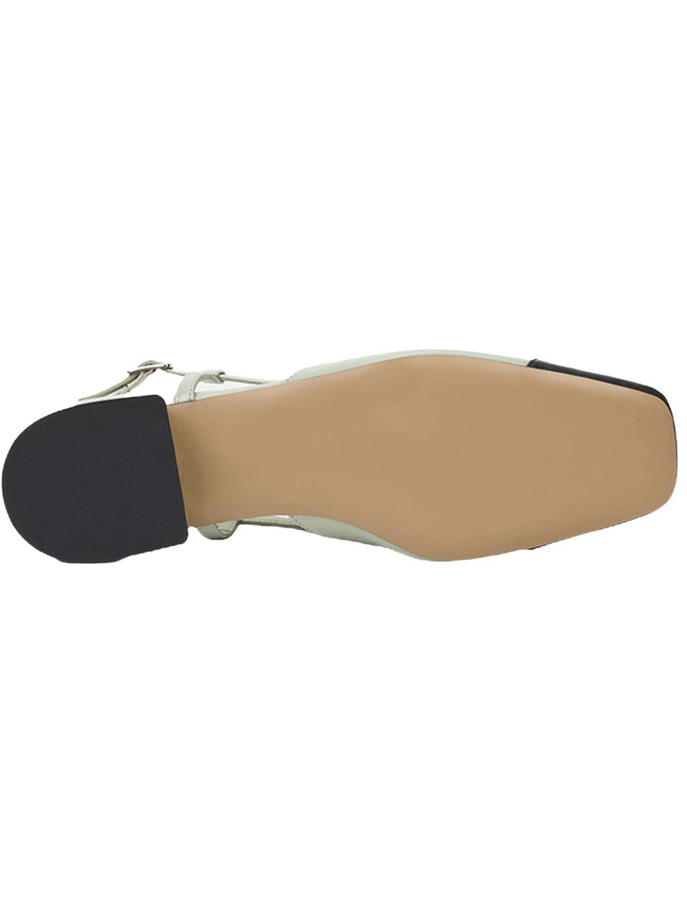Desa Ballet Flats in Green