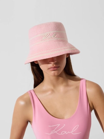 Chapeaux Karl Lagerfeld en rose : devant