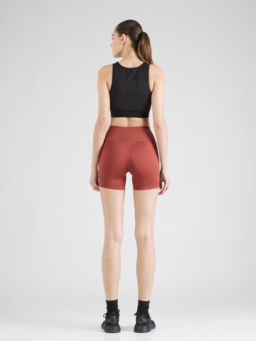 On Skinny Sportshort in Rot