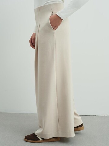 C&City Wide leg Pleat-front trousers in Beige