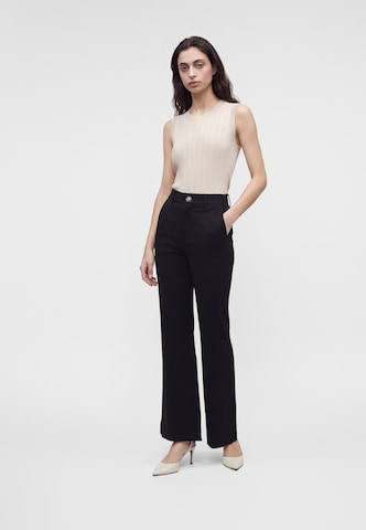 Evazați Pantaloni 'CHRISSY' de la GUESS pe negru