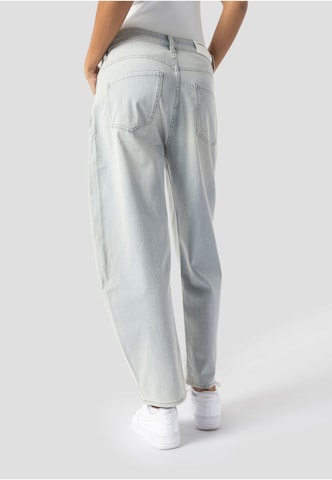 Regular Jean 'Yoana' Elias Rumelis en bleu