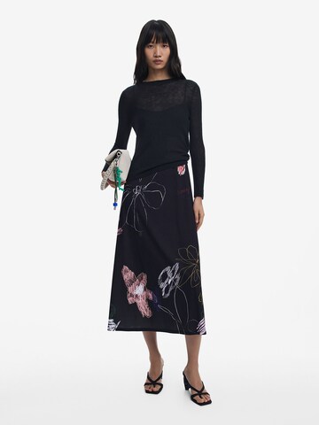 Rochie de la Desigual pe negru: față