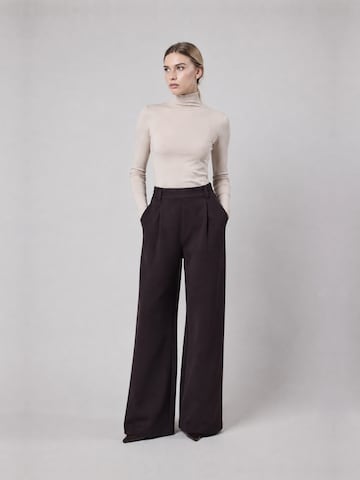 OWN Off With Nature - Loosefit Calças 'Pantalone Palazzo Loose Fit in Interlock Wood' em castanho