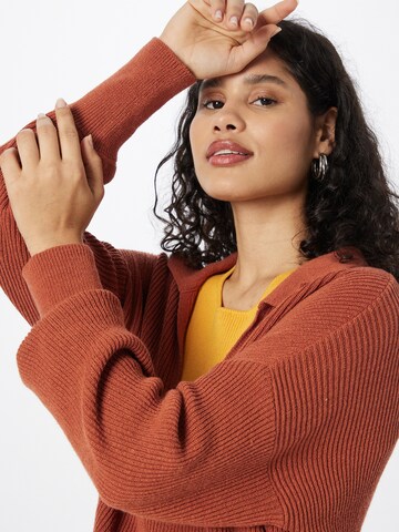 Pullover 'Ranaa Lino' di ARMEDANGELS in rosso