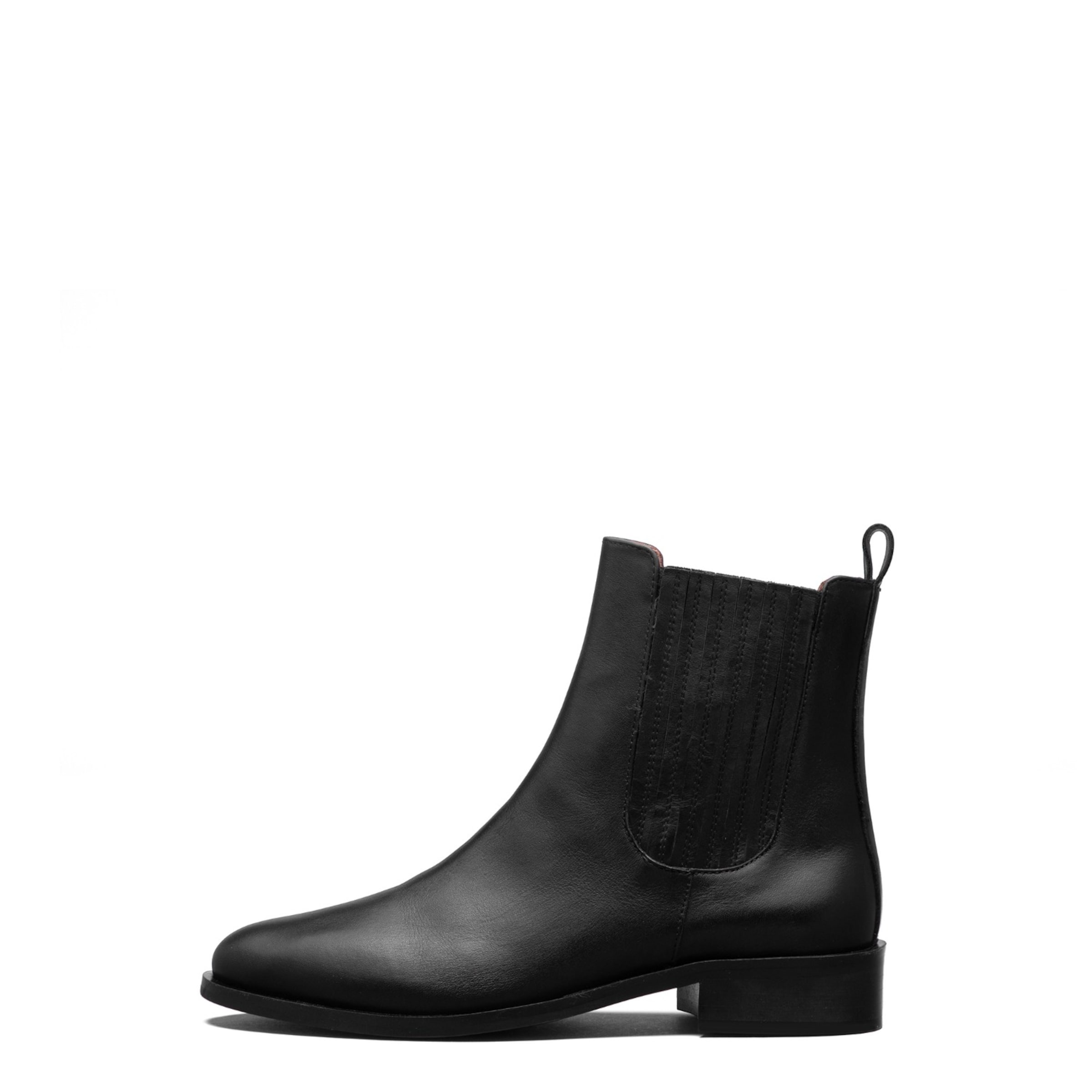 Isabel Bernard Chelsea Boots in Schwarz: Vorderseite
