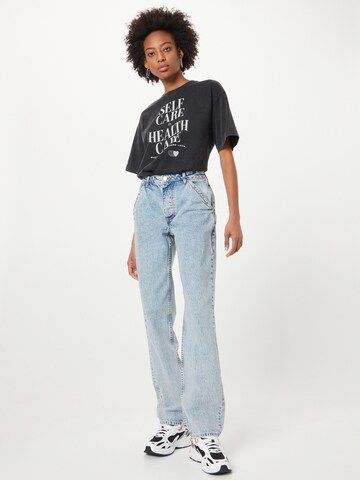 NA-KD Regular Jeans in Blau