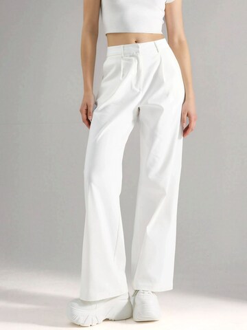 Wide leg Pantaloni di Hiccup in bianco: frontale