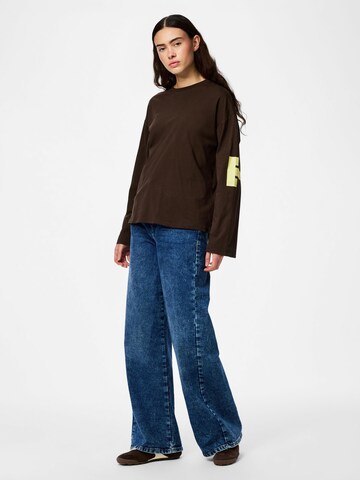 T-shirt 'PCRia' PIECES en marron