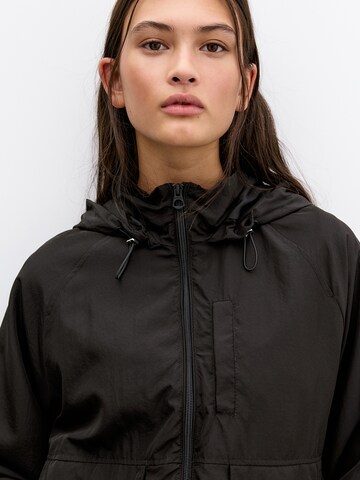 Geacă de primăvară-toamnă de la Pull&Bear pe negru