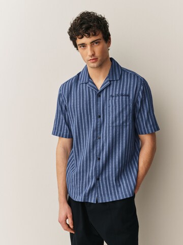 Coupe regular Chemise Next en bleu : devant