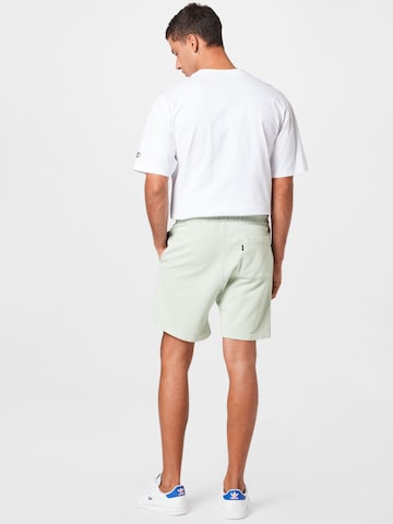LEVI'S ® Normalny krój Spodnie 'Red Tab Sweatpant' w kolorze zielony