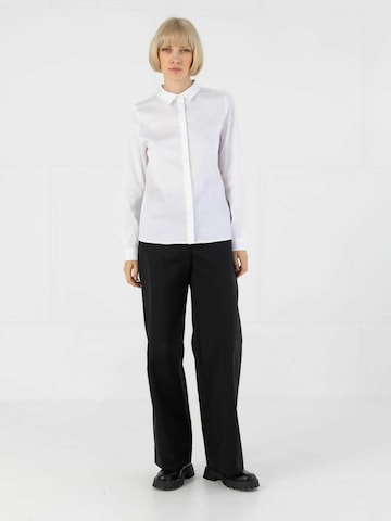 Coster Copenhagen Koszulka ' Fitted ' w kolorze biały