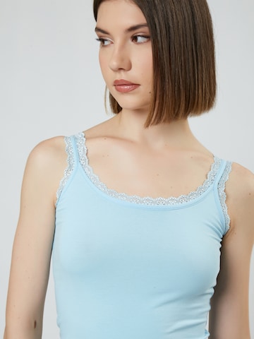 Influencer Top in Blauw